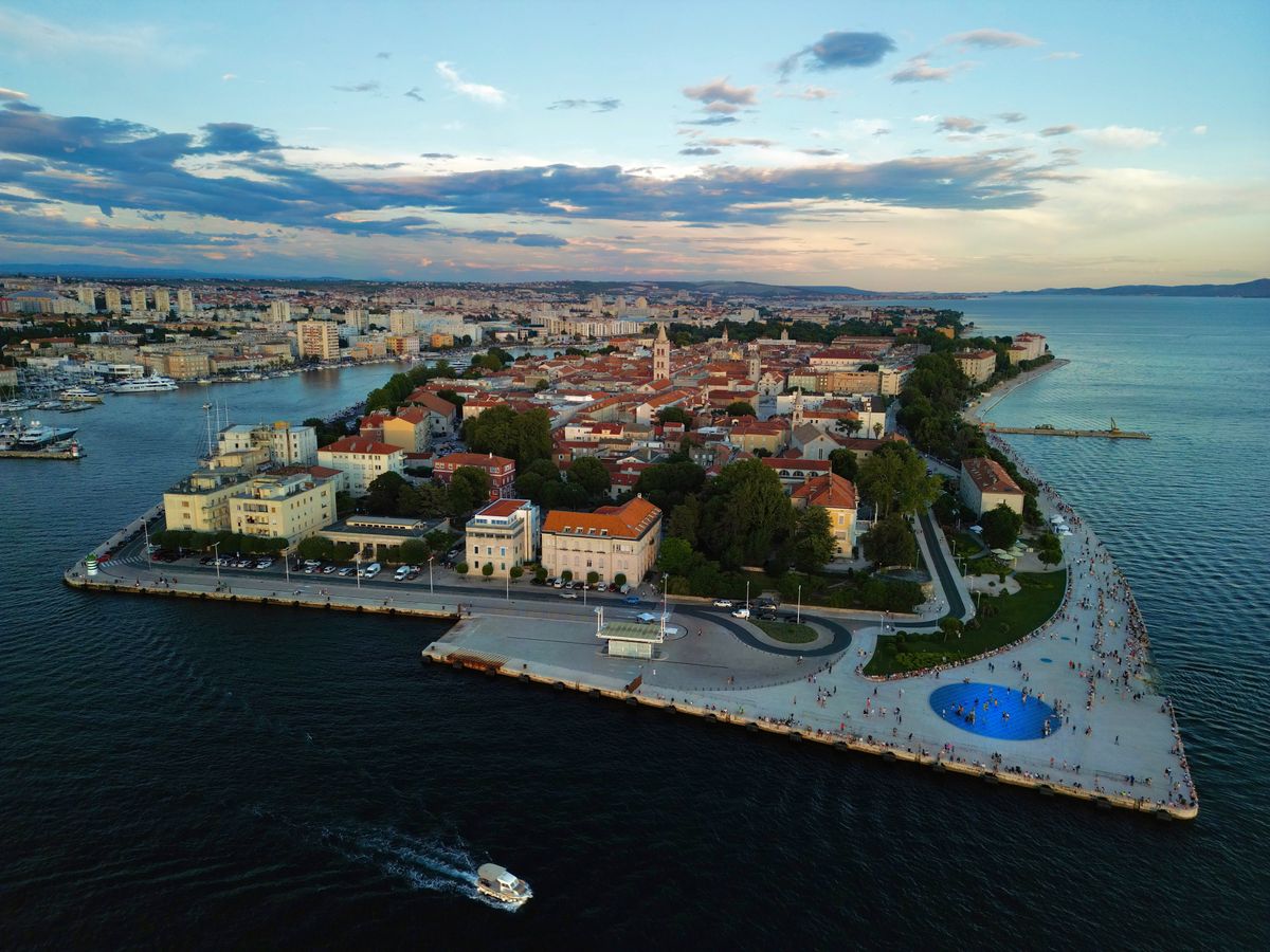 Zadar&rsquo;s old-town peninsula at dusk